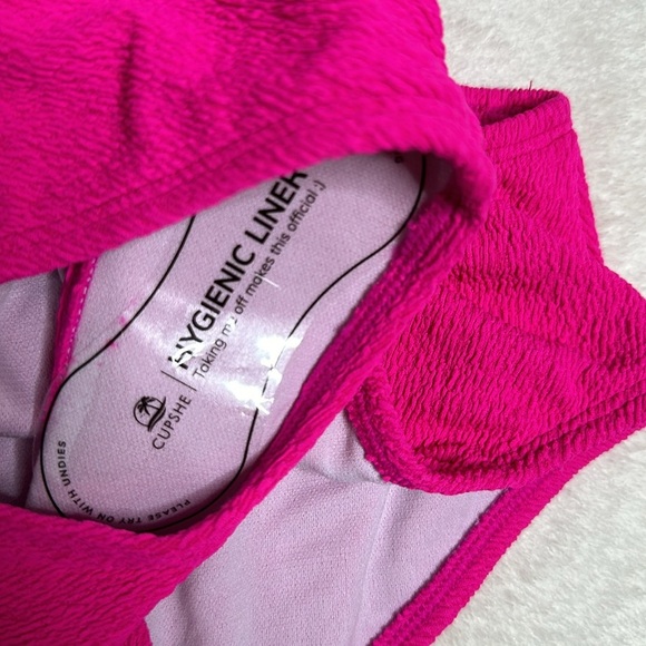 New Barbie neon Pink textured monokini in size Medium - Picture 5 of 5